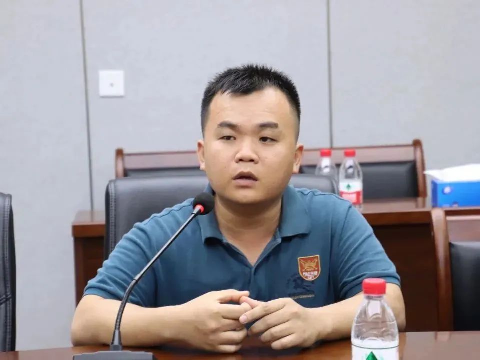 4��Ա����������ǰ������ ֧ԮBougouni﮿���4.jpg