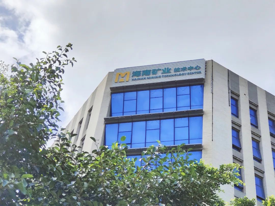 ��˹���״λ�ø���������ҵ�϶�