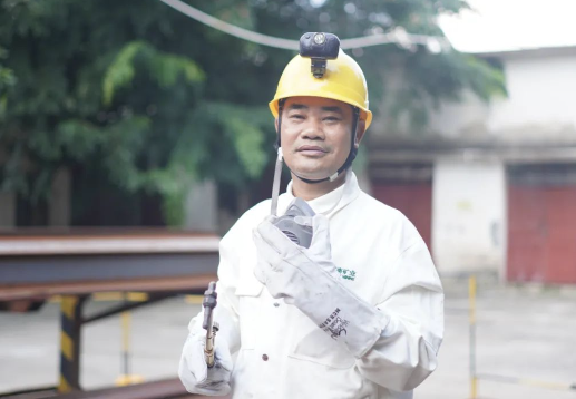 ��˹��Ա������:���±����˹��Ա���������������Ͷ�ģ��