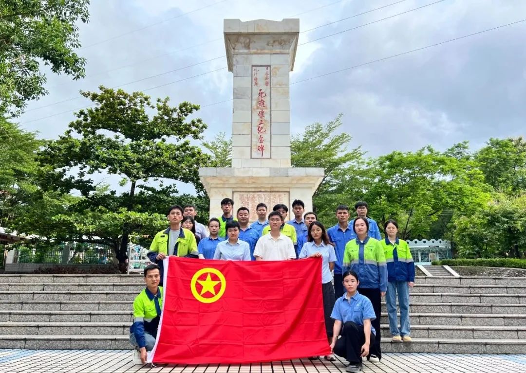 ��˹������Ա��:������ɫѪ�� ����ʱ����ͷ ��˹����ί��չ����Ͻ��75�����������ջ